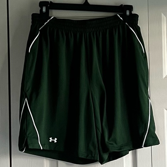 Women’s Medium Under Armour Shorts. EUC - Picture 1 of 7